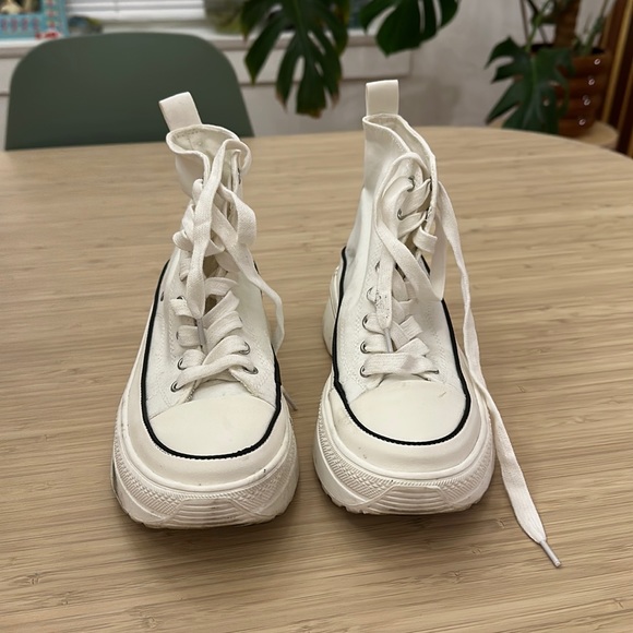 Madden Girl Mollie Platform High Tops - Picture 2 of 6